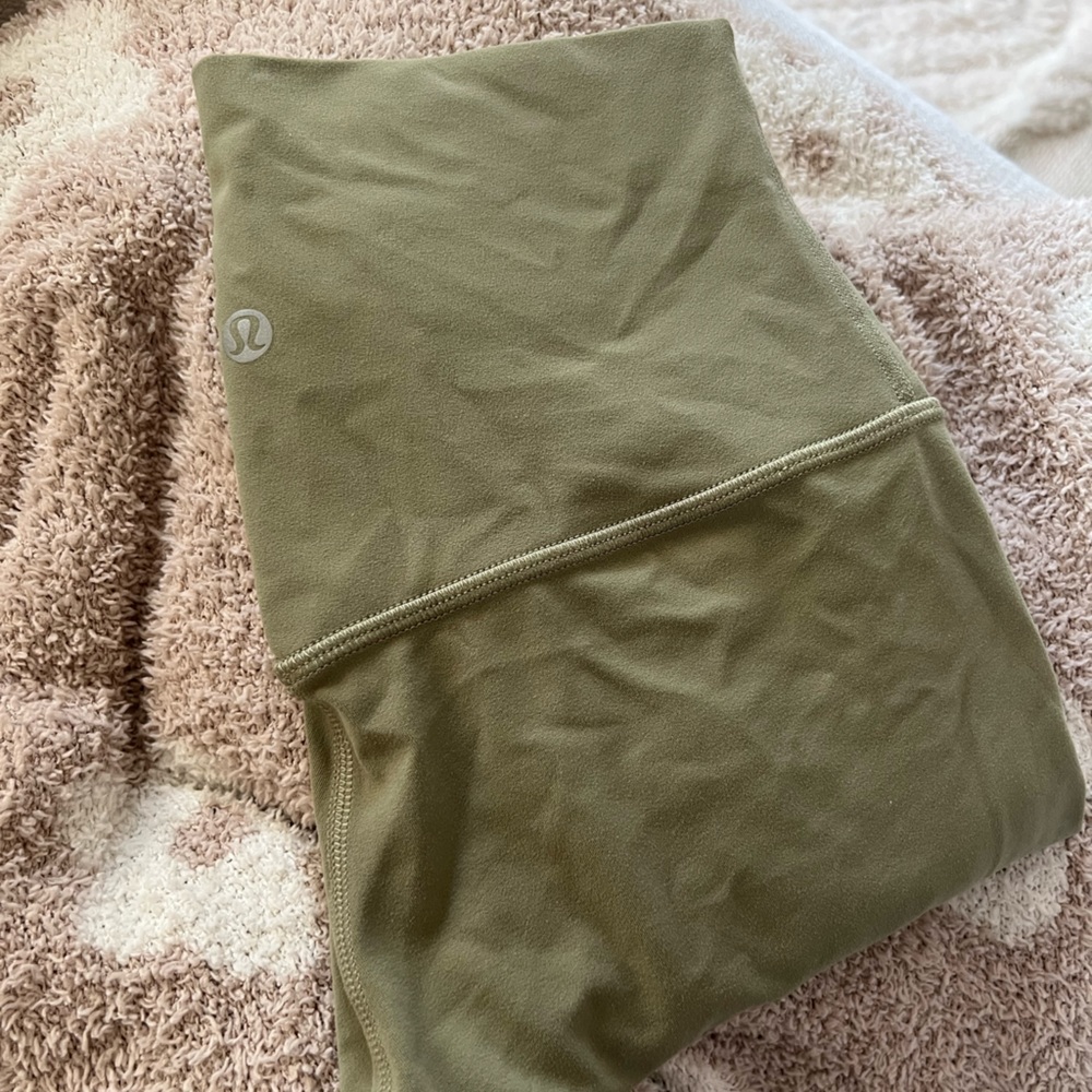 never worn lululemon aligns